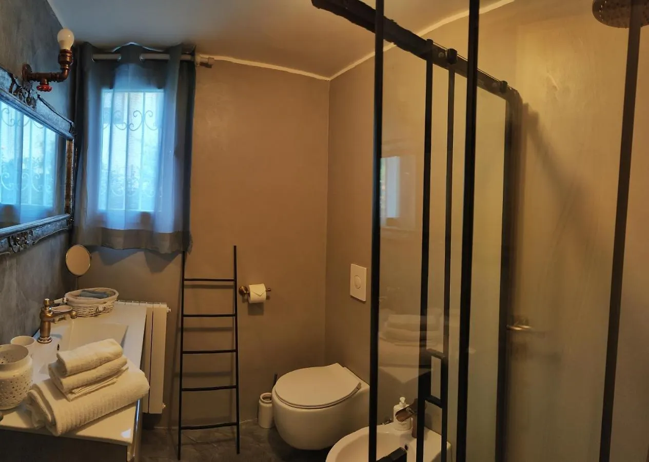 La Casa Della Rosa Nana Bed and Breakfast Trezzano sul Naviglio 0*,