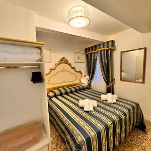 https://caparadiso-30121.hotelslidodijesolo.com